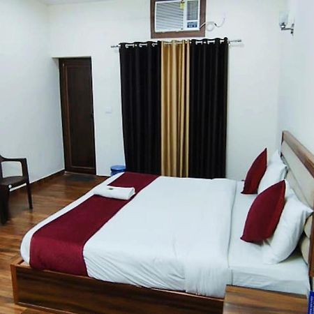 Luxury Rooms In Safdarjung Enclave Near Aiims & Safdarjung Hospital New Delhi Exterior photo