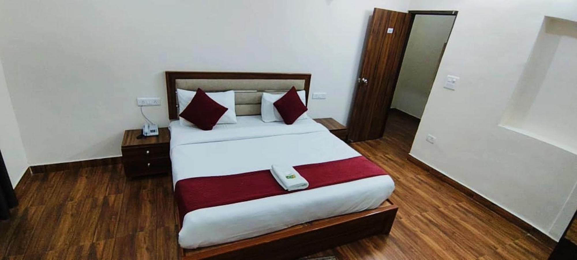 Luxury Rooms In Safdarjung Enclave Near Aiims & Safdarjung Hospital New Delhi Exterior photo