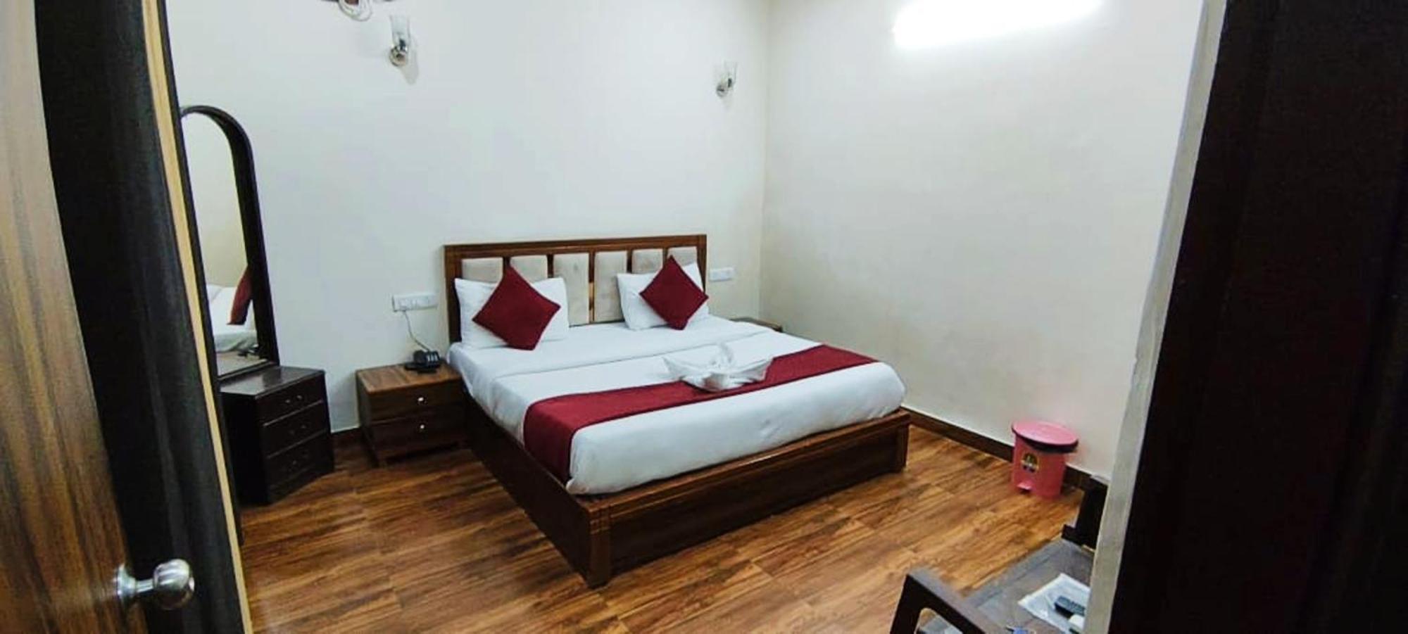 Luxury Rooms In Safdarjung Enclave Near Aiims & Safdarjung Hospital New Delhi Exterior photo