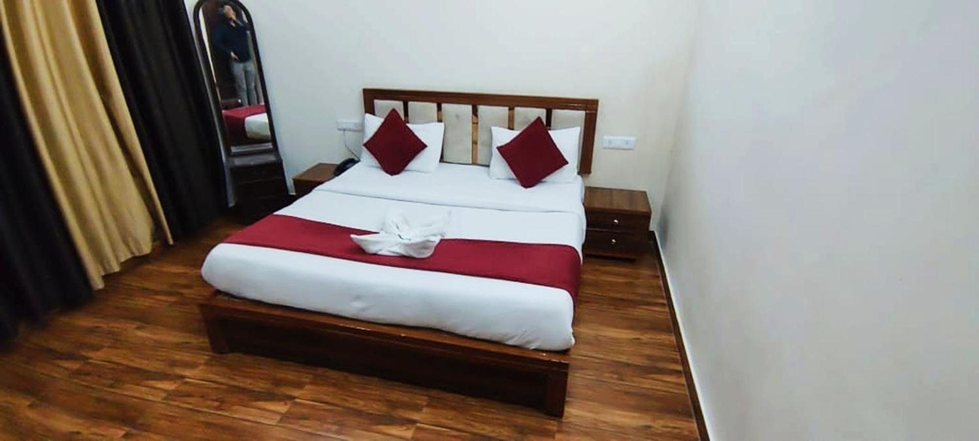Luxury Rooms In Safdarjung Enclave Near Aiims & Safdarjung Hospital New Delhi Exterior photo