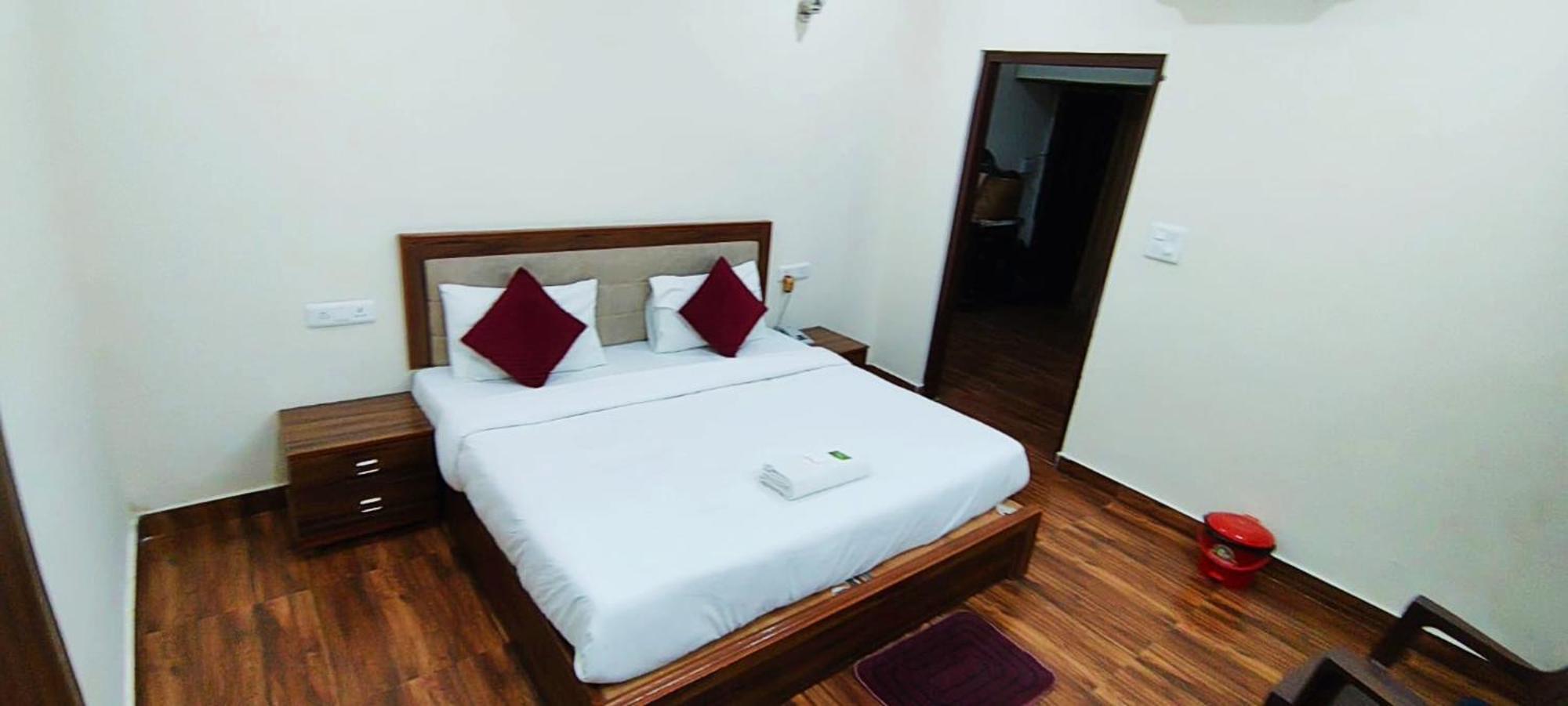 Luxury Rooms In Safdarjung Enclave Near Aiims & Safdarjung Hospital New Delhi Exterior photo