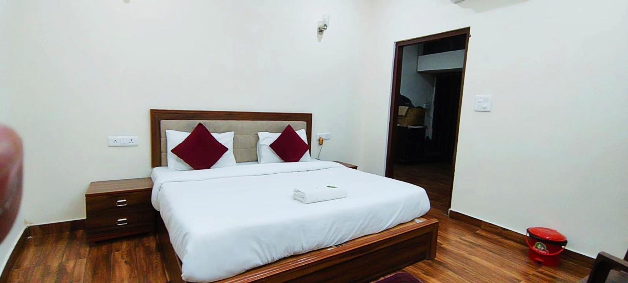Luxury Rooms In Safdarjung Enclave Near Aiims & Safdarjung Hospital New Delhi Exterior photo